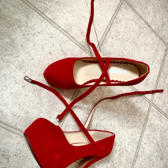 Woman’s heels - Picture 5 of 6